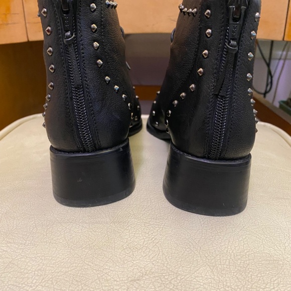 Stuart Weitzman Witchy Goth Biker Black Leather Studded Ankle Boots Sz 7.5 - Picture 5 of 8